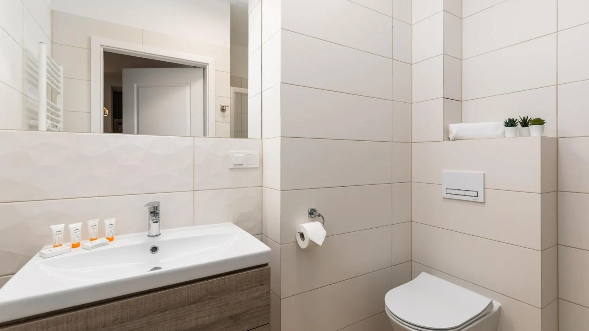 Charming 1-Bedroom Apartment By Noclegi Renters Kolobrzeg